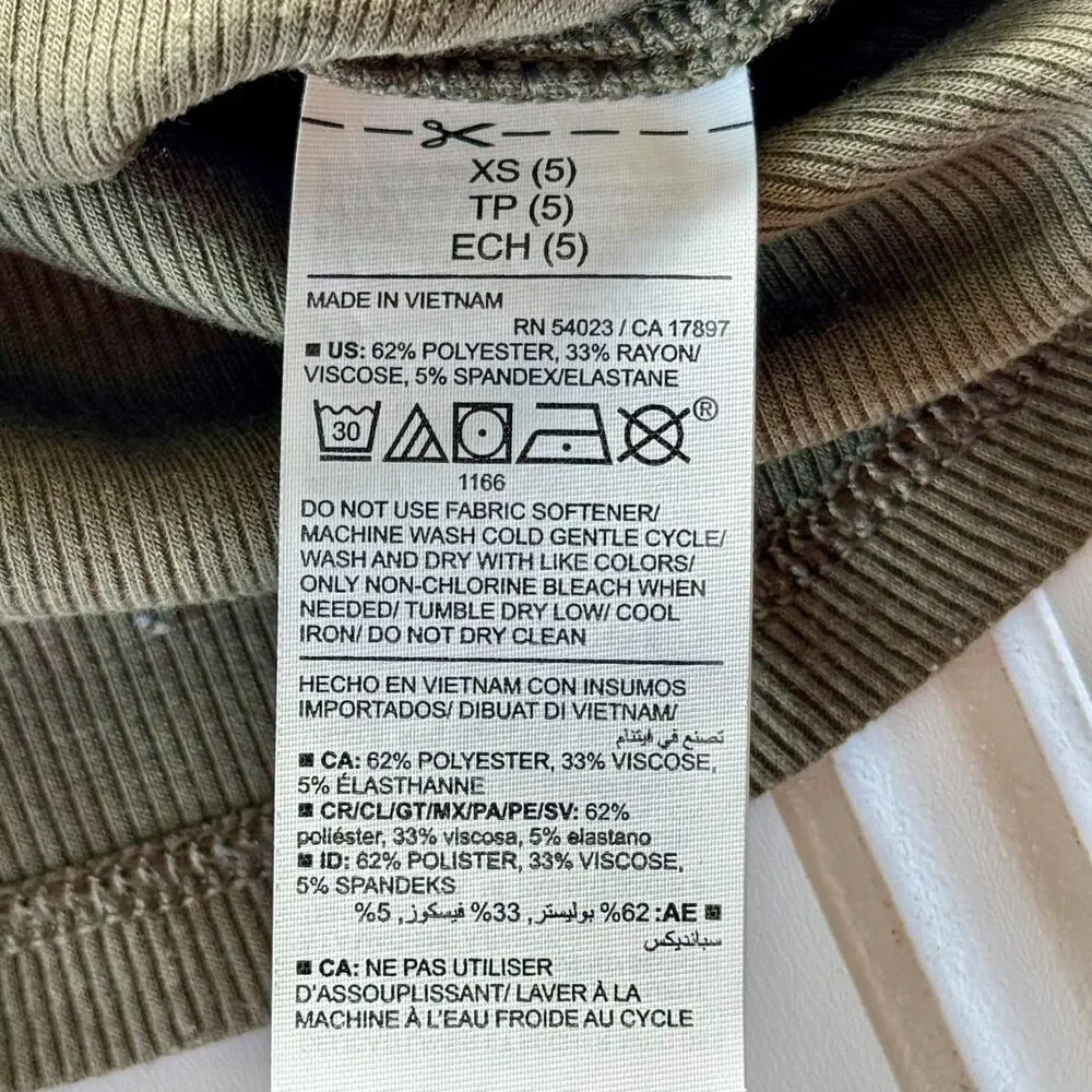 4/$10 - Old Navy Toddler Girls Green Long Sleeve Crop Shirt